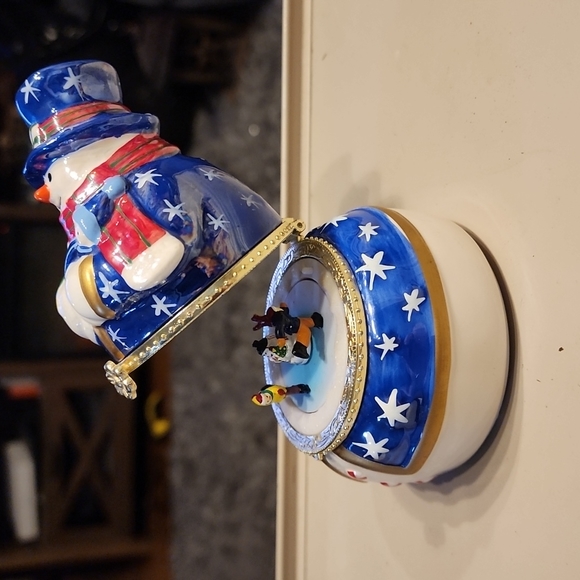 mr christmas Holiday Salesnowman Hidden Porcelain Music Box